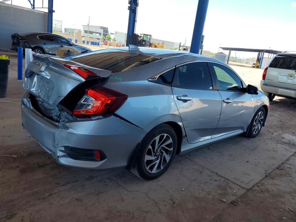 62341666 :رقم المزاد ، 19XFC2F71JE041277 vin ، 2018 Honda Civic مزاد بيع