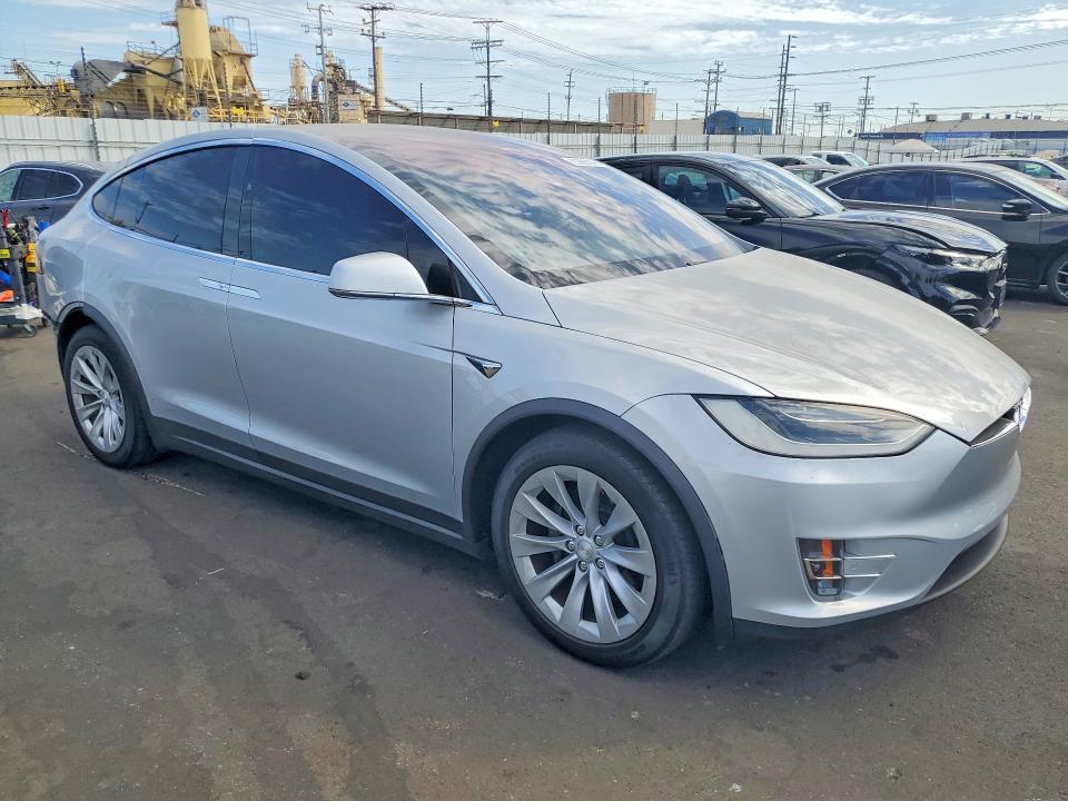 Продажа на аукционе авто 2018 Tesla Model X, vin: 5YJXCBE29JF101973, номер лота: 60886176