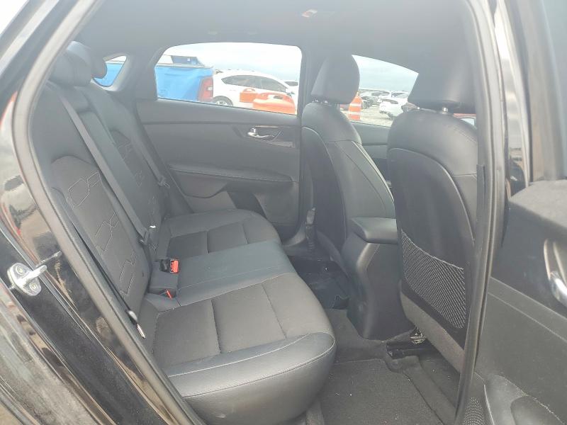 61918776 :رقم المزاد ، 3KPF34AD0ME375555 vin ، 2021 Kia Forte مزاد بيع