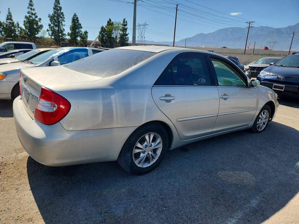 61583336 :رقم المزاد ، 4T1BF32K74U573382 vin ، 2004 Toyota Camry مزاد بيع