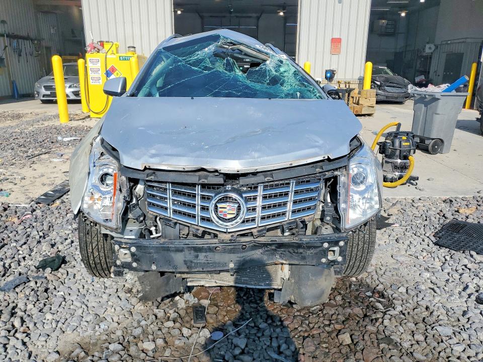 59693606 :رقم المزاد ، 3GYFNBE32FS619060 vin ، 2015 Cadillac Srx مزاد بيع
