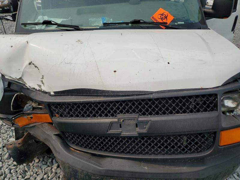 61746426 :رقم المزاد ، 1GCHG35U741124066 vin ، 2004 Chevrolet Express G3500 مزاد بيع
