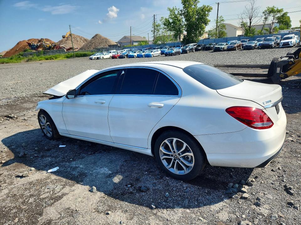 63611466 :رقم المزاد ، 55SWF4JB2HU233681 vin ، 2017 Mercedes-benz C مزاد بيع