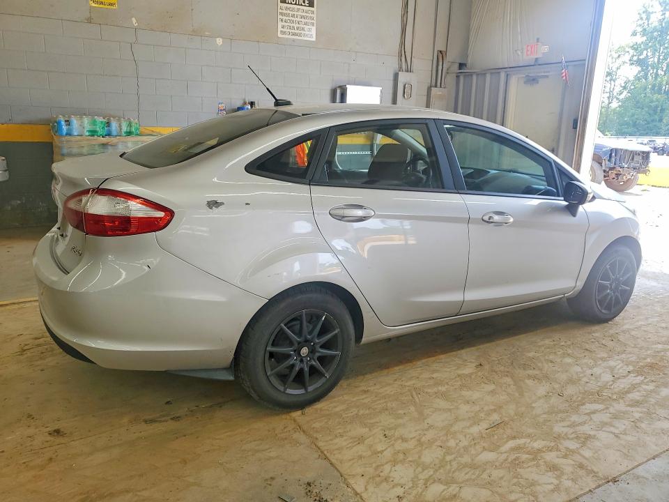 63186396 :رقم المزاد ، 3FADP4AJ5FM135580 vin ، 2015 Ford Fiesta مزاد بيع