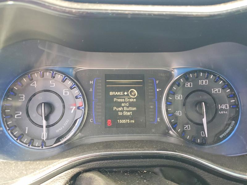 61422396 :رقم المزاد ، 1C3CCCBG3FN522282 vin ، 2015 Chrysler 200 مزاد بيع