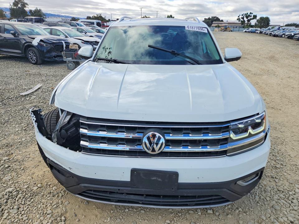 61877696 :رقم المزاد ، 1V2NR2CA0JC577623 vin ، 2018 Volkswagen Atlas مزاد بيع