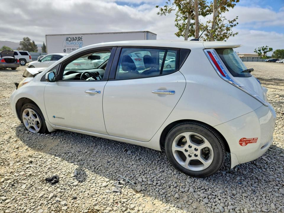 59676676 :رقم المزاد ، 1N4AZ0CP8FC304614 vin ، 2015 Nissan Leaf مزاد بيع