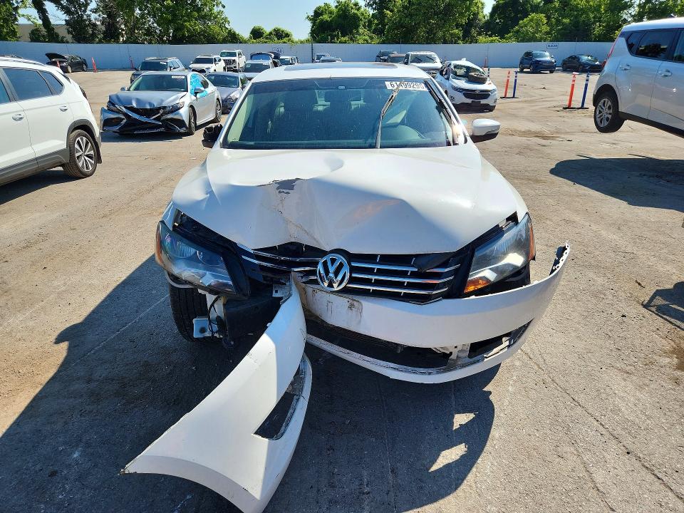 61499296 :رقم المزاد ، 1VWBN7A31DC121858 vin ، 2013 Volkswagen Passat مزاد بيع