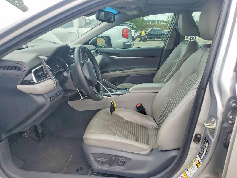 60491366 :رقم المزاد ، 4T1B11HK9JU643406 vin ، 2018 Toyota Camry مزاد بيع