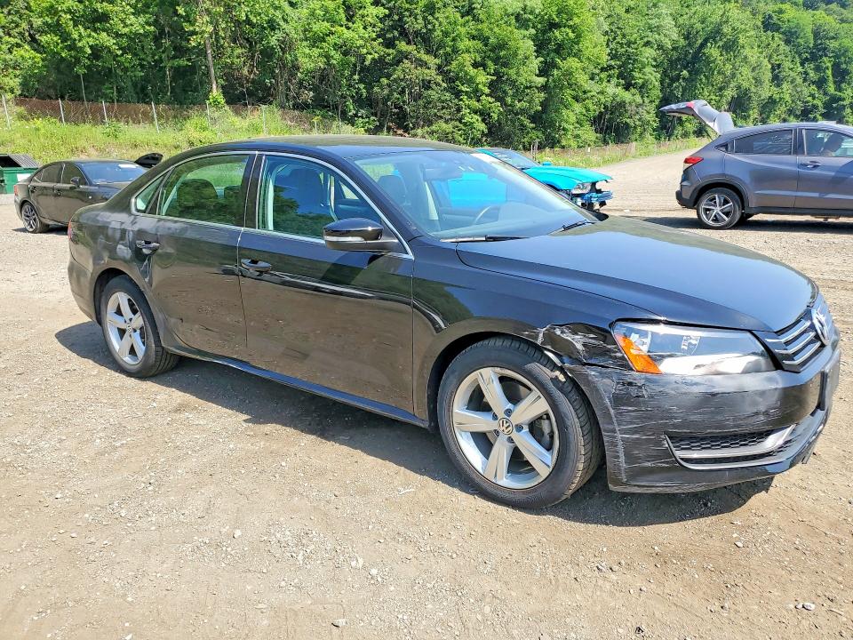 85618495 :رقم المزاد ، 1VWBP7A33DC111133 vin ، 2013 Volkswagen Passat مزاد بيع