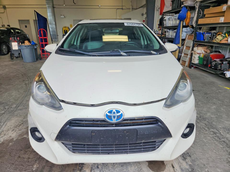 62684706 :رقم المزاد ، JTDKDTB31F1096391 vin ، 2015 Toyota Prius C مزاد بيع