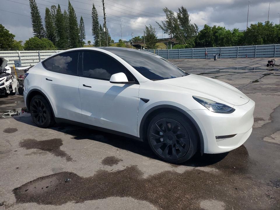 62148226 :رقم المزاد ، 7SAYGDEE1NF307103 vin ، 2022 Tesla Model Y مزاد بيع