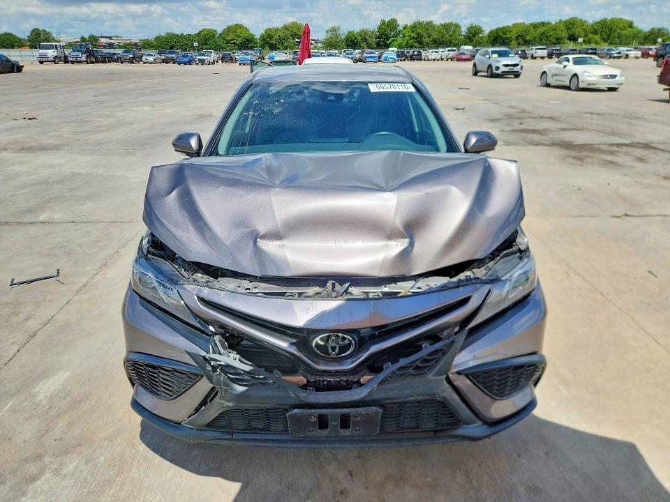 2024 Toyota Camry მანქანა იყიდება აუქციონზე, vin: 4T1G11AK0RU881379, აუქციონის ნომერი: 60570116