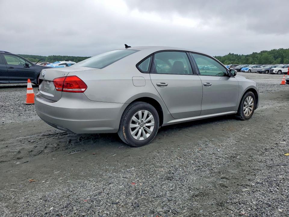 62328716 :رقم المزاد ، 1VWAT7A33EC065666 vin ، 2014 Volkswagen Passat مزاد بيع
