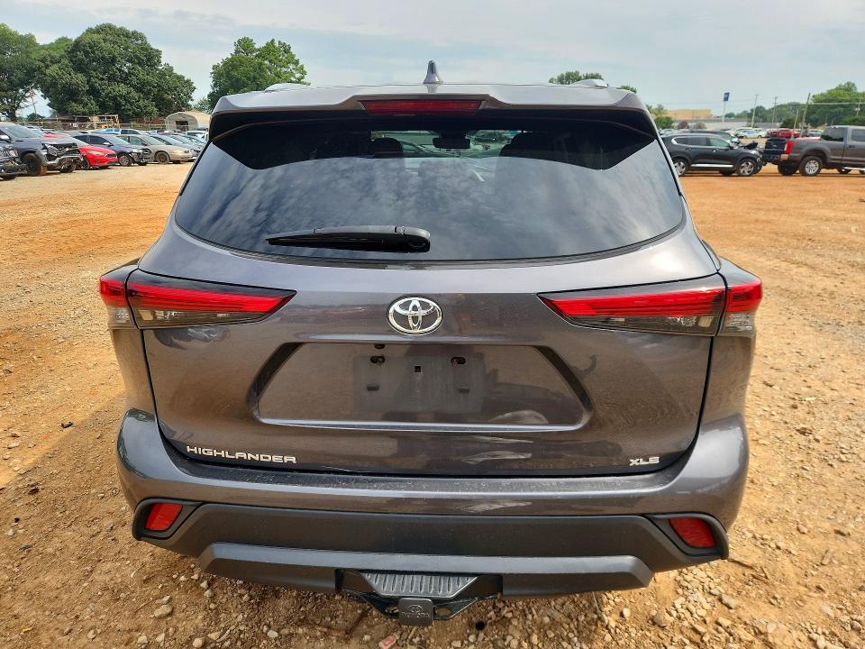 60665706 :رقم المزاد ، 5TDGZRAH4NS542381 vin ، 2022 Toyota Highlander مزاد بيع