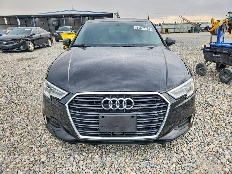 Продаж на аукціоні авто 2018 Audi A3, vin: WAUAUGFF1J1033627, номер лоту: 61889766