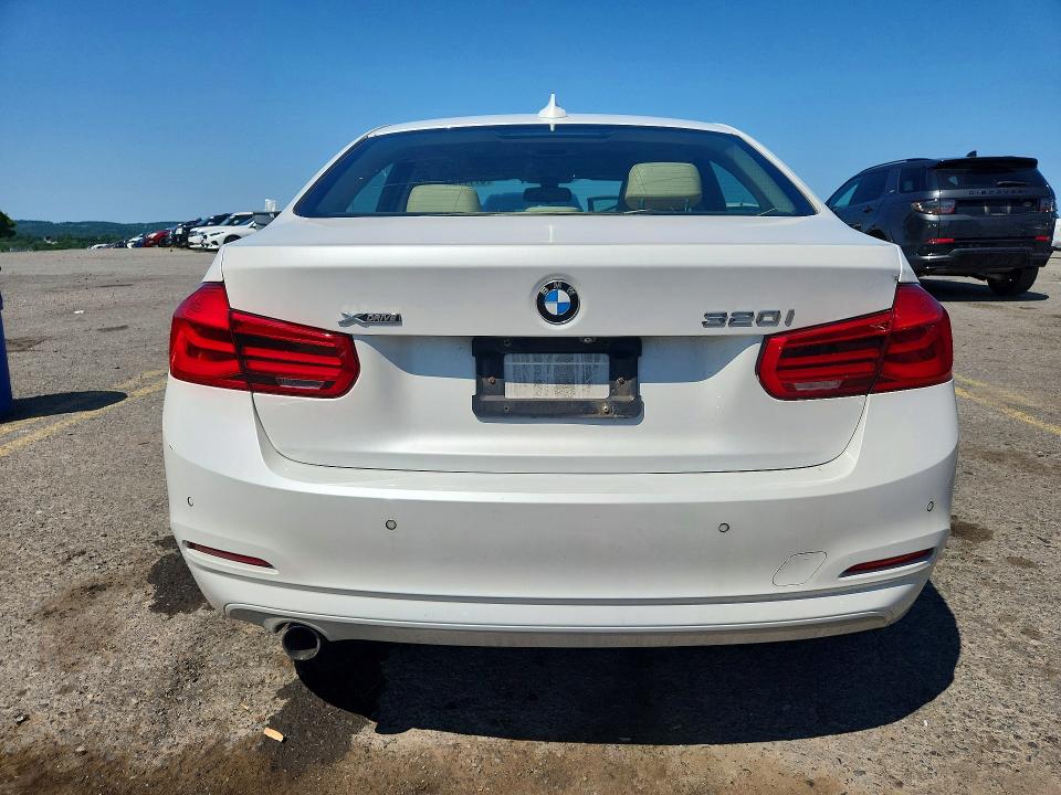 61144056 :رقم المزاد ، WBA8A3C58JA505012 vin ، 2018 Bmw 320 مزاد بيع