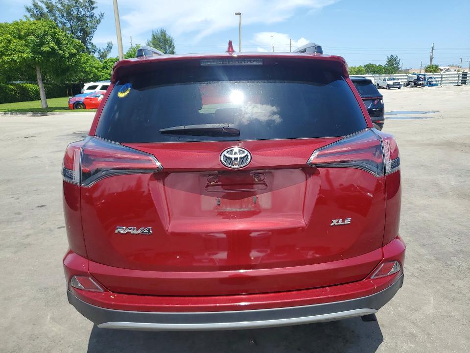 60308776 :رقم المزاد ، 2T3WFREV0JW465621 vin ، 2018 Toyota Rav4 مزاد بيع
