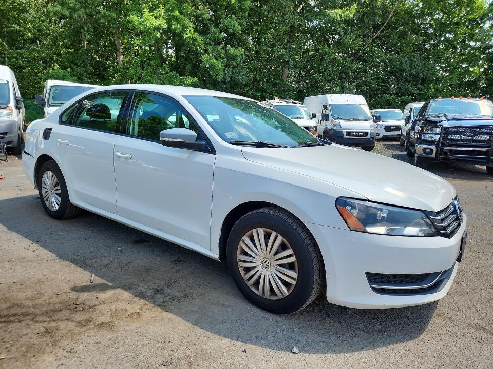 61988316 :رقم المزاد ، 1VWAT7A36FC017189 vin ، 2015 Volkswagen Passat مزاد بيع
