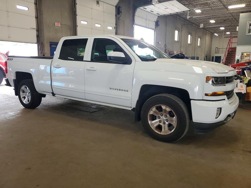 Продаж на аукціоні авто 2018 Chevrolet Silverado, vin: 3GCUKREC7JG474219, номер лоту: 61375126