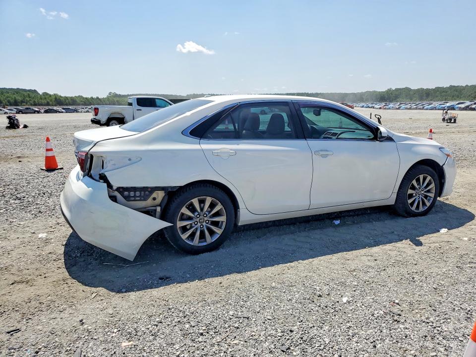 61311956 :رقم المزاد ، 4T1BF1FK4FU927201 vin ، 2015 Toyota Camry مزاد بيع