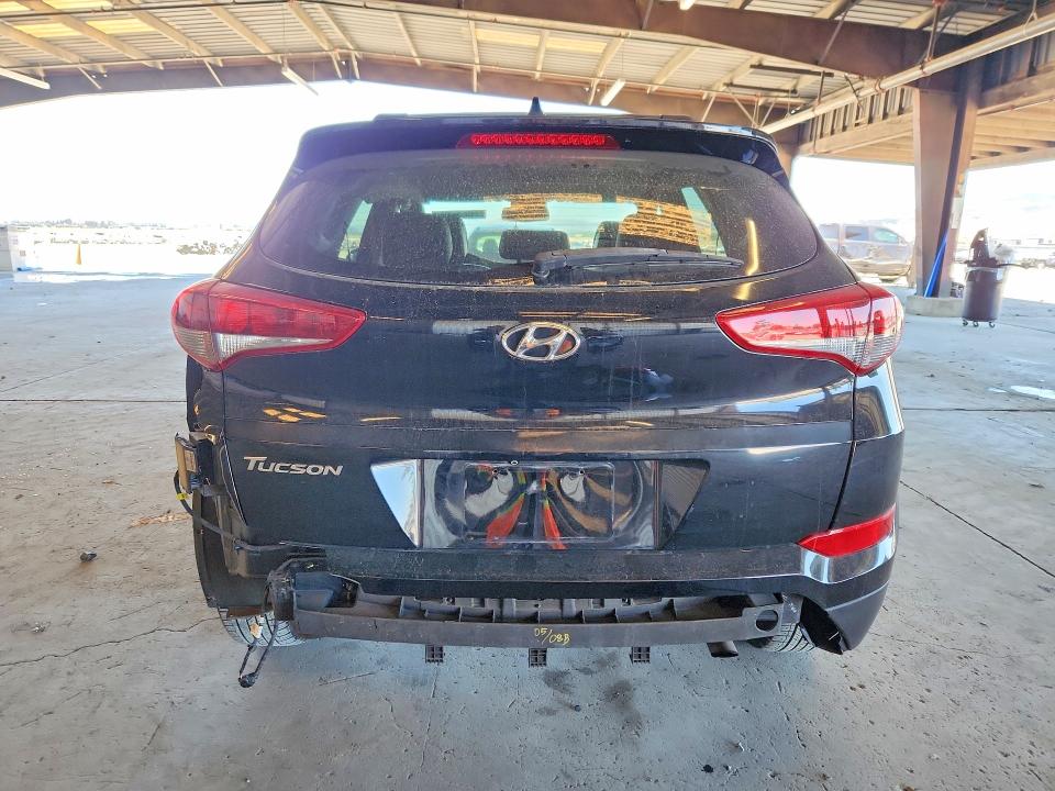59816106 :رقم المزاد ، KM8J33A44HU493776 vin ، 2017 Hyundai Tucson مزاد بيع