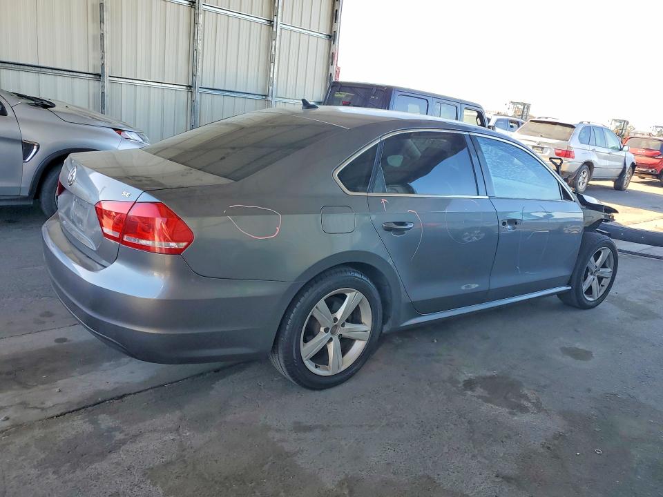 62301126 :رقم المزاد ، 1VWBP7A34CC105310 vin ، 2012 Volkswagen Passat مزاد بيع