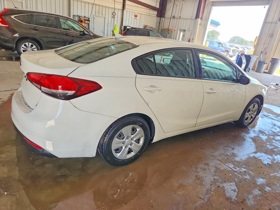 60301376 :رقم المزاد ، 3KPFK4A73JE244340 vin ، 2018 Kia Forte مزاد بيع