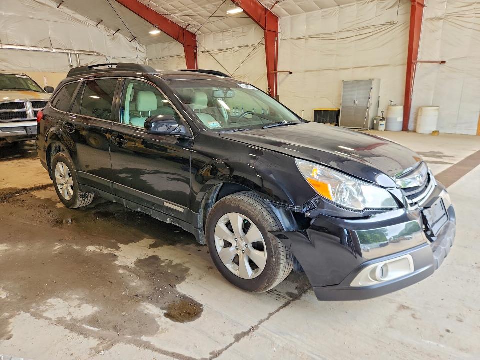 61995776 :رقم المزاد ، 4S4BRDKC0B2414752 vin ، 2011 Subaru Outback مزاد بيع