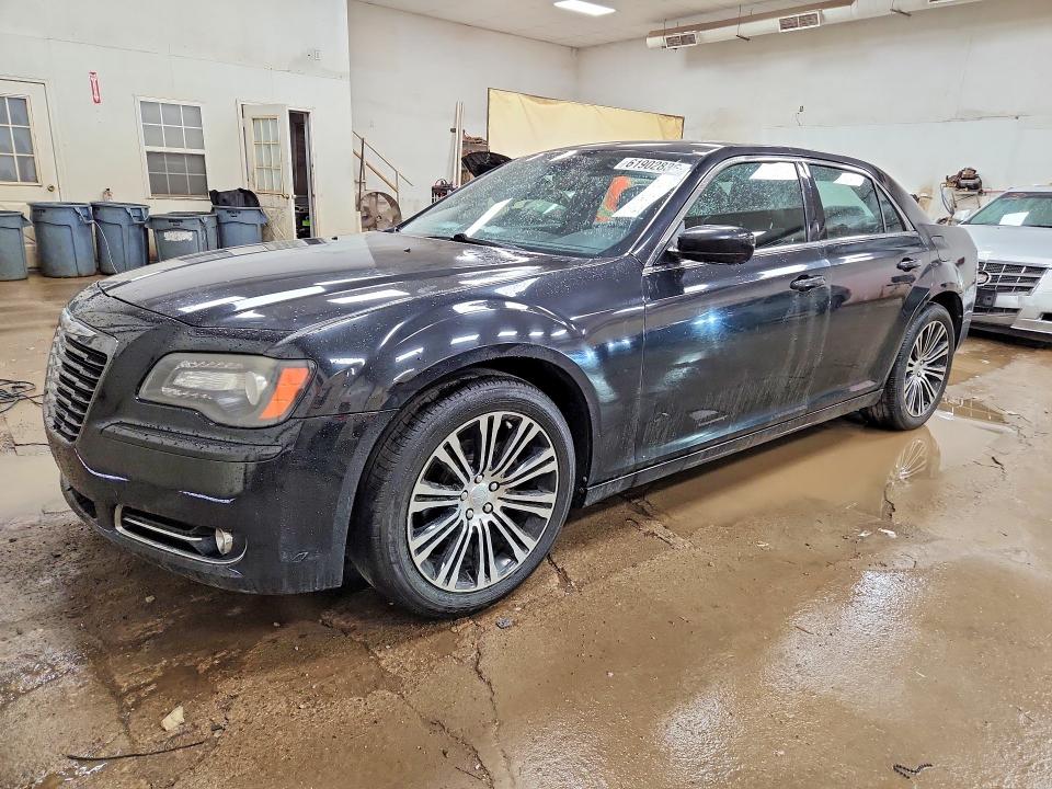 61902836 :رقم المزاد ، 2C3CCABG4EH119813 vin ، 2014 Chrysler 300 مزاد بيع