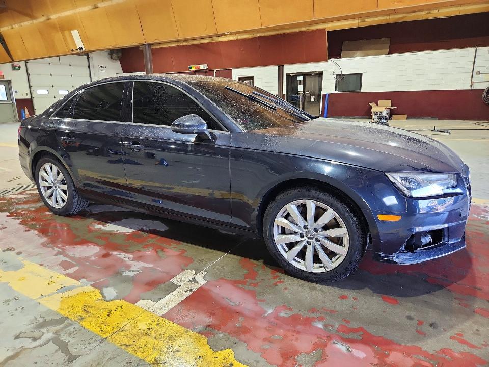 61884776 :رقم المزاد ، WAUANAF4XHN032309 vin ، 2017 Audi A4 مزاد بيع