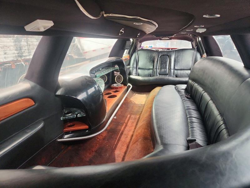 2008 Lincoln Town Car მანქანა იყიდება აუქციონზე, vin: 2L1FM88W38X644365, აუქციონის ნომერი: 61858276