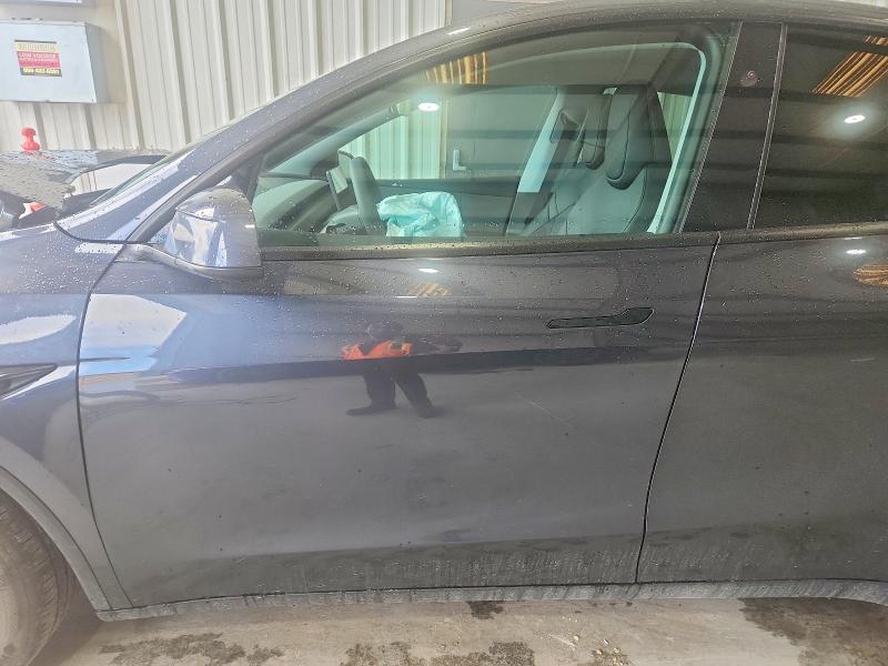 60282196 :رقم المزاد ، 7SAYGDEE0TA686296 vin ، 2026 Tesla Model Y مزاد بيع