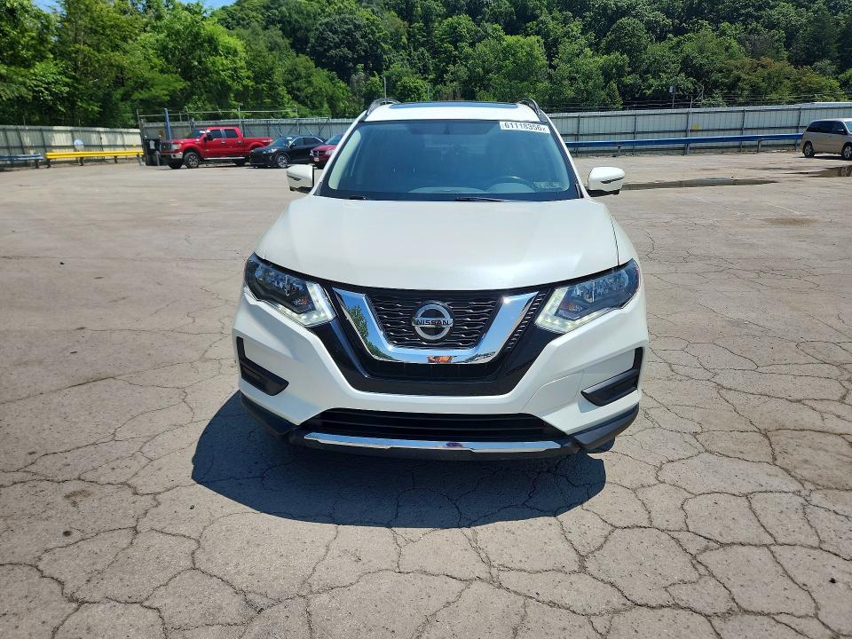 61118356 :رقم المزاد ، JN8AT2MV0JW353886 vin ، 2018 Nissan Rogue مزاد بيع
