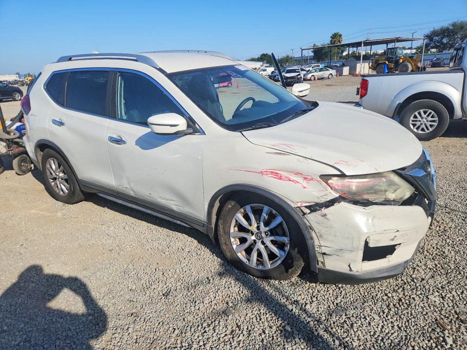 61072756 :رقم المزاد ، KNMAT2MT6JP600008 vin ، 2018 Nissan Rogue مزاد بيع