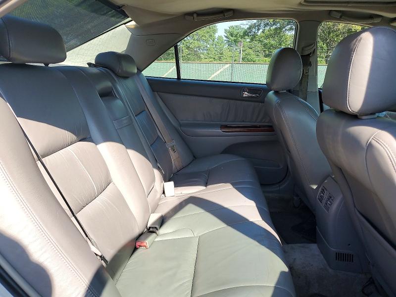 60851676 :رقم المزاد ، 4T1BF30K42U010578 vin ، 2002 Toyota Camry مزاد بيع