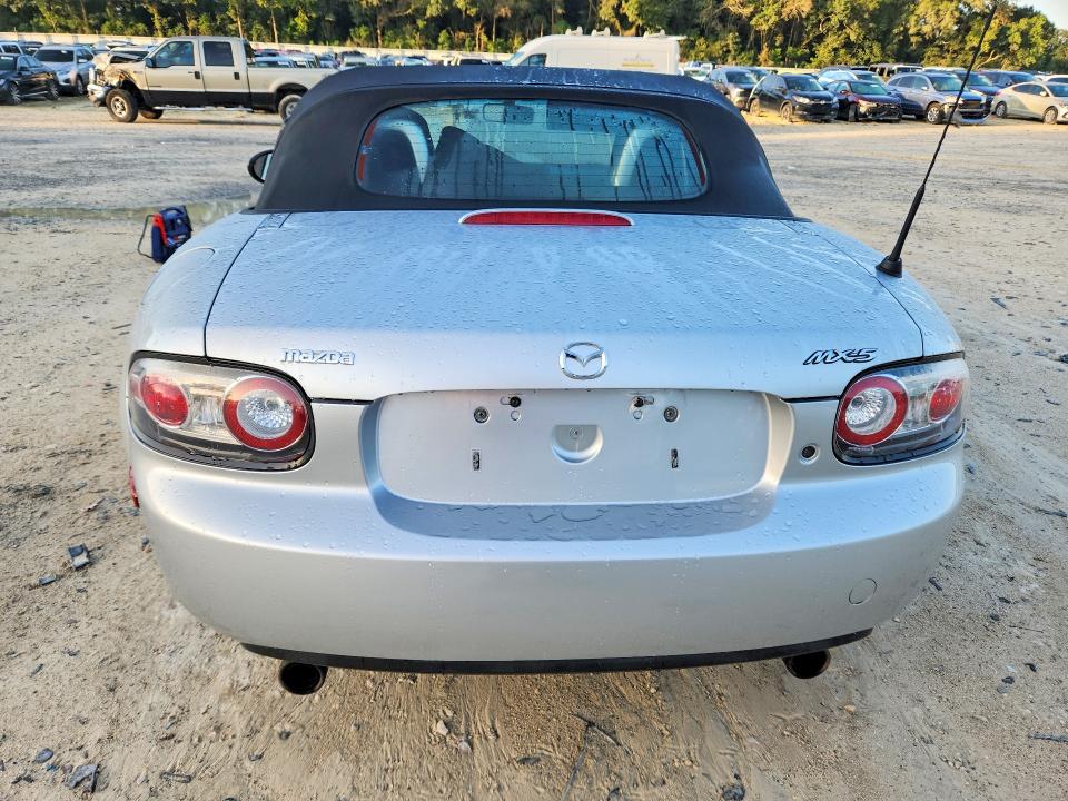 61905066 :رقم المزاد ، JM1NC25F860102645 vin ، 2006 Mazda Mx-5 Miata مزاد بيع
