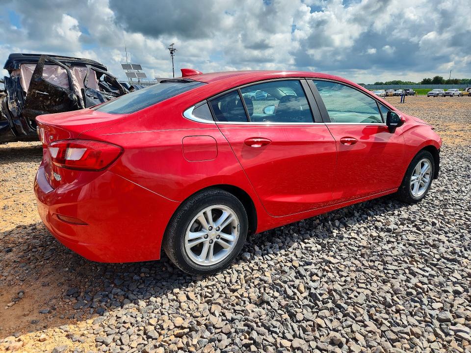 60753526 :رقم المزاد ، 1G1BE5SM1J7194417 vin ، 2018 Chevrolet Cruze مزاد بيع
