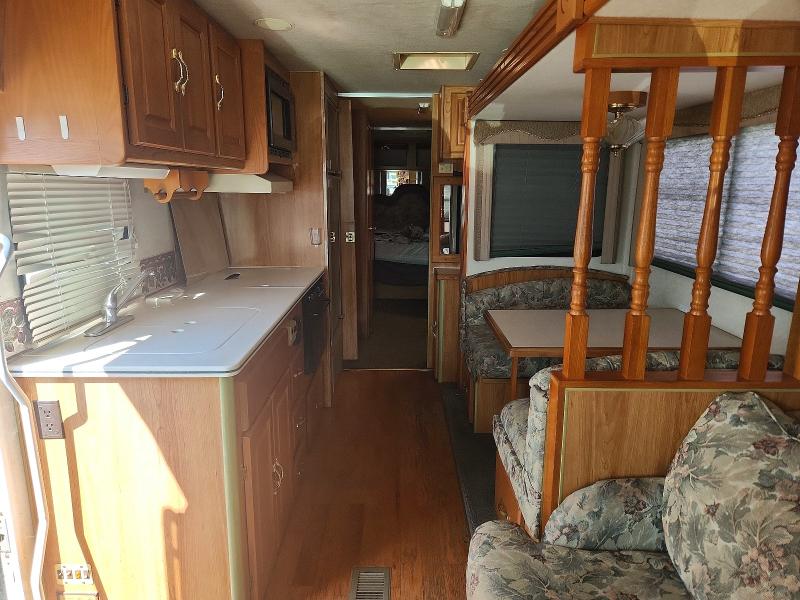 85631045 :رقم المزاد ، 3FCNF53S0XJA06288 vin ، 1999 Coachman Trailers مزاد بيع