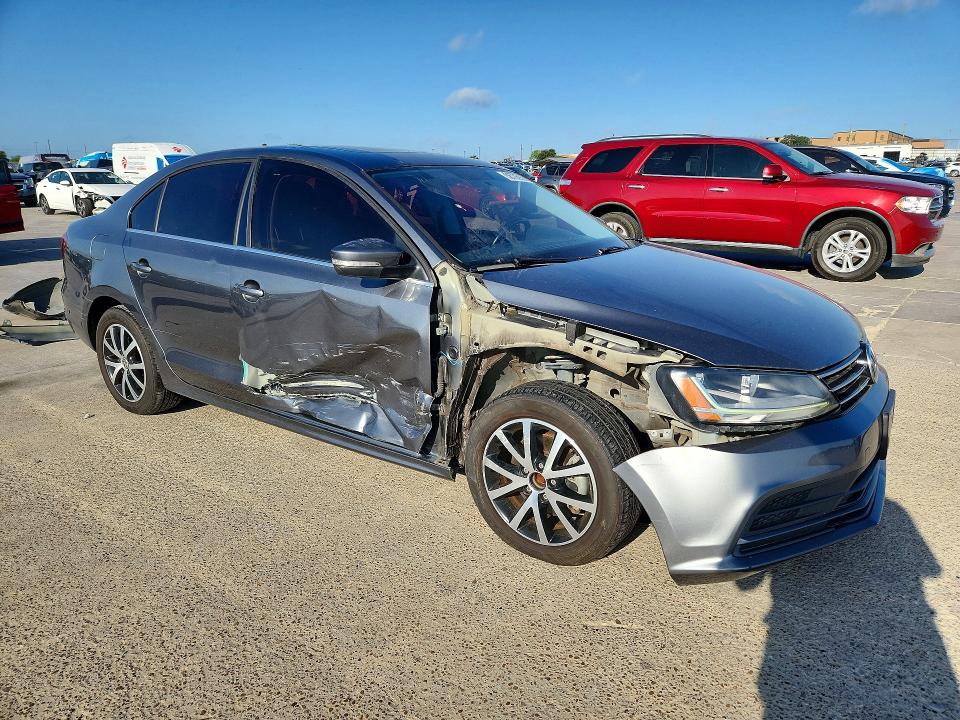 58755926 :رقم المزاد ، 3VWDB7AJ7HM371903 vin ، 2017 Volkswagen Jetta مزاد بيع