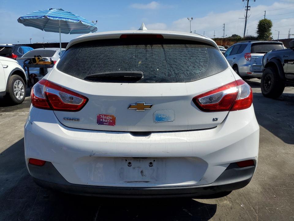 61766106 :رقم المزاد ، 3G1BE6SM2HS551427 vin ، 2017 Chevrolet Cruze مزاد بيع