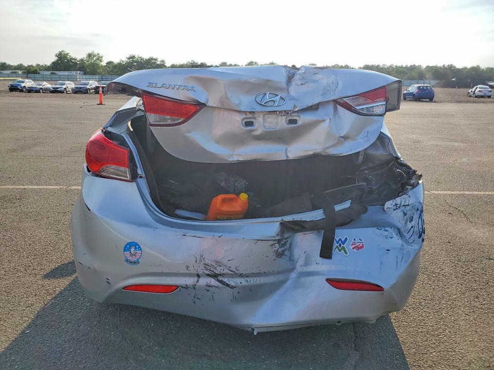 2013 Hyundai Elantra მანქანა იყიდება აუქციონზე, vin: 5NPDH4AE7DH195633, აუქციონის ნომერი: 61305866