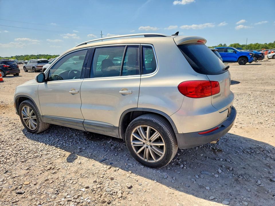 63234546 :رقم المزاد ، WVGAV7AX0FW563125 vin ، 2015 Volkswagen Tiguan مزاد بيع