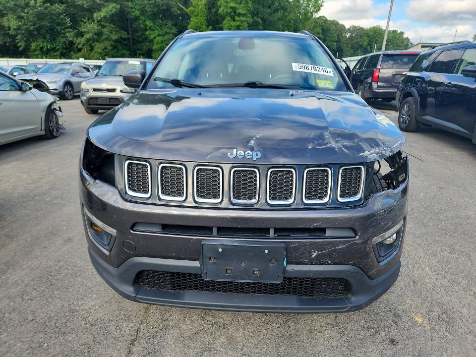 59870246 :رقم المزاد ، 3C4NJDBB5JT483899 vin ، 2018 Jeep Compass مزاد بيع