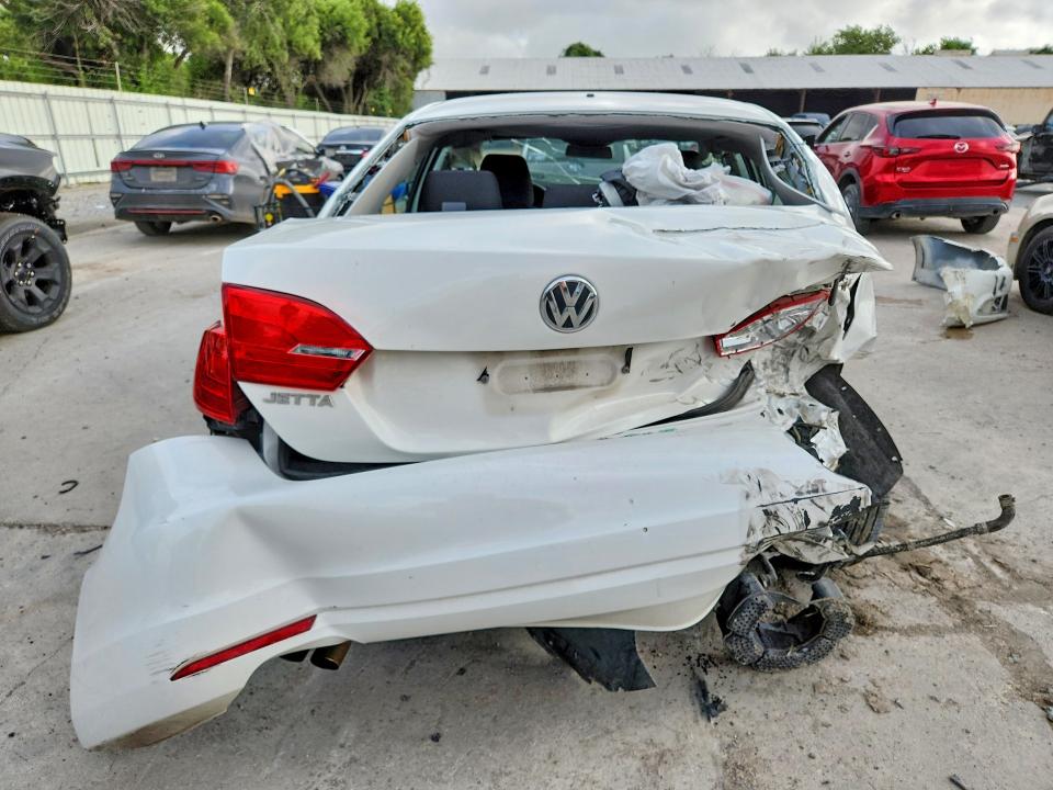 60416676 :رقم المزاد ، 3VW2K7AJ8EM207613 vin ، 2014 Volkswagen Jetta مزاد بيع