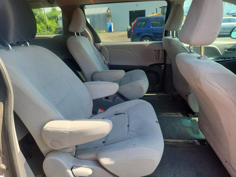 2015 Toyota Sienna მანქანა იყიდება აუქციონზე, vin: 5TDZK3DCXFS622697, აუქციონის ნომერი: 60566426