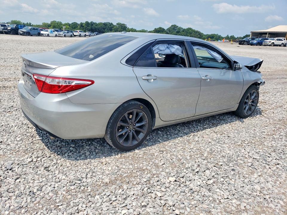 62904706 :رقم المزاد ، 4T1BF1FK8FU921398 vin ، 2015 Toyota Camry مزاد بيع