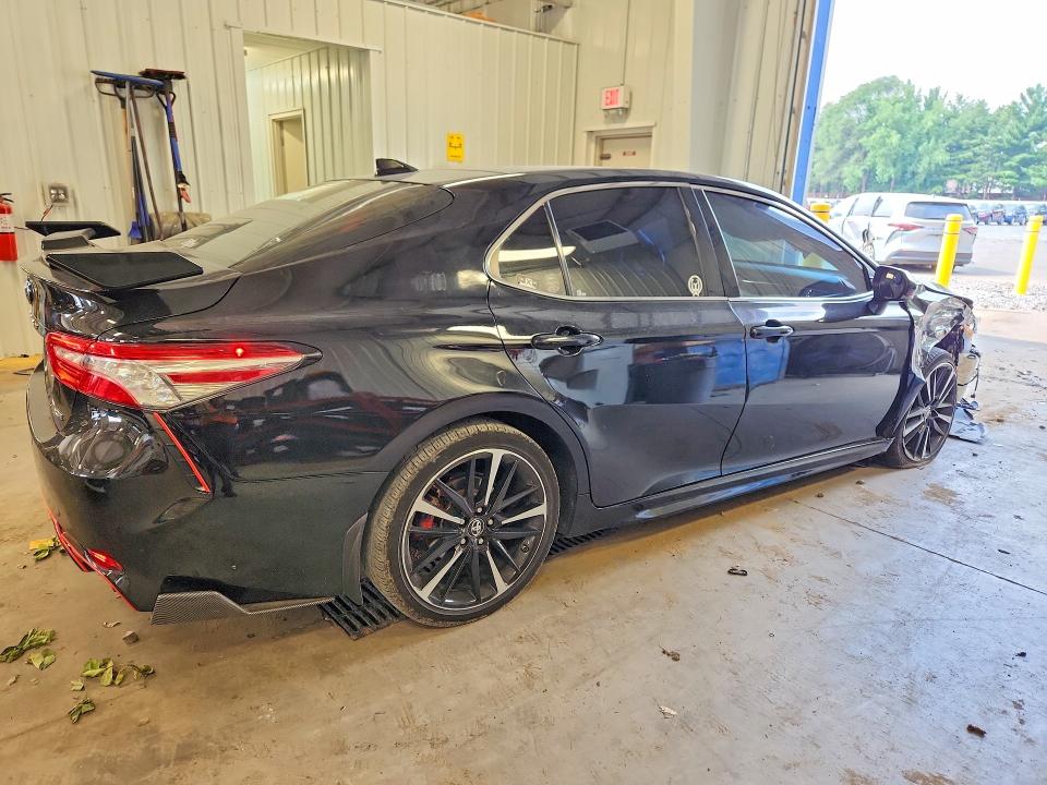 Продажа на аукционе авто 2018 Toyota Camry, vin: 4T1BZ1HK0JU009801, номер лота: 62766986
