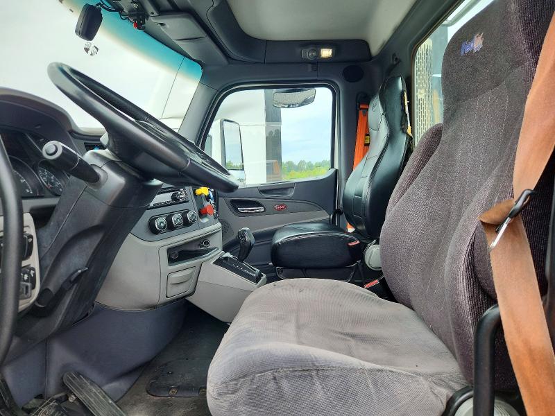 Продаж на аукціоні авто 2017 Peterbilt 579, vin: 1XPBA48X3HD428968, номер лоту: 61967826