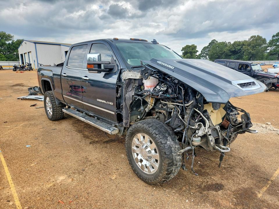 62220826 :رقم المزاد ، 1GT12UEY7JF145720 vin ، 2018 Gmc Sierra مزاد بيع
